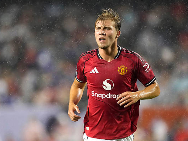Milan Dekati Kesepakatan Peminjaman Rasmus Hojlund dari Man United
